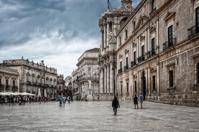 Visita Siracusa, ricordi della Neapolis e passeggiare per l'isola di Ortigia.