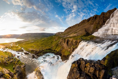 La Cascata di Dynjandi: Meraviglia Naturale dei Fiordi Occidentali