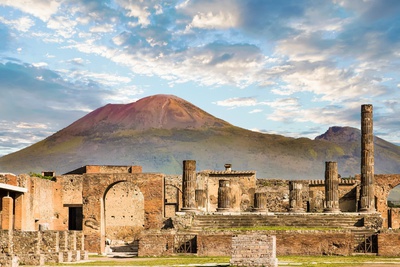 Le rovine di Pompei dal porto di Napoli: entrata prioritaria